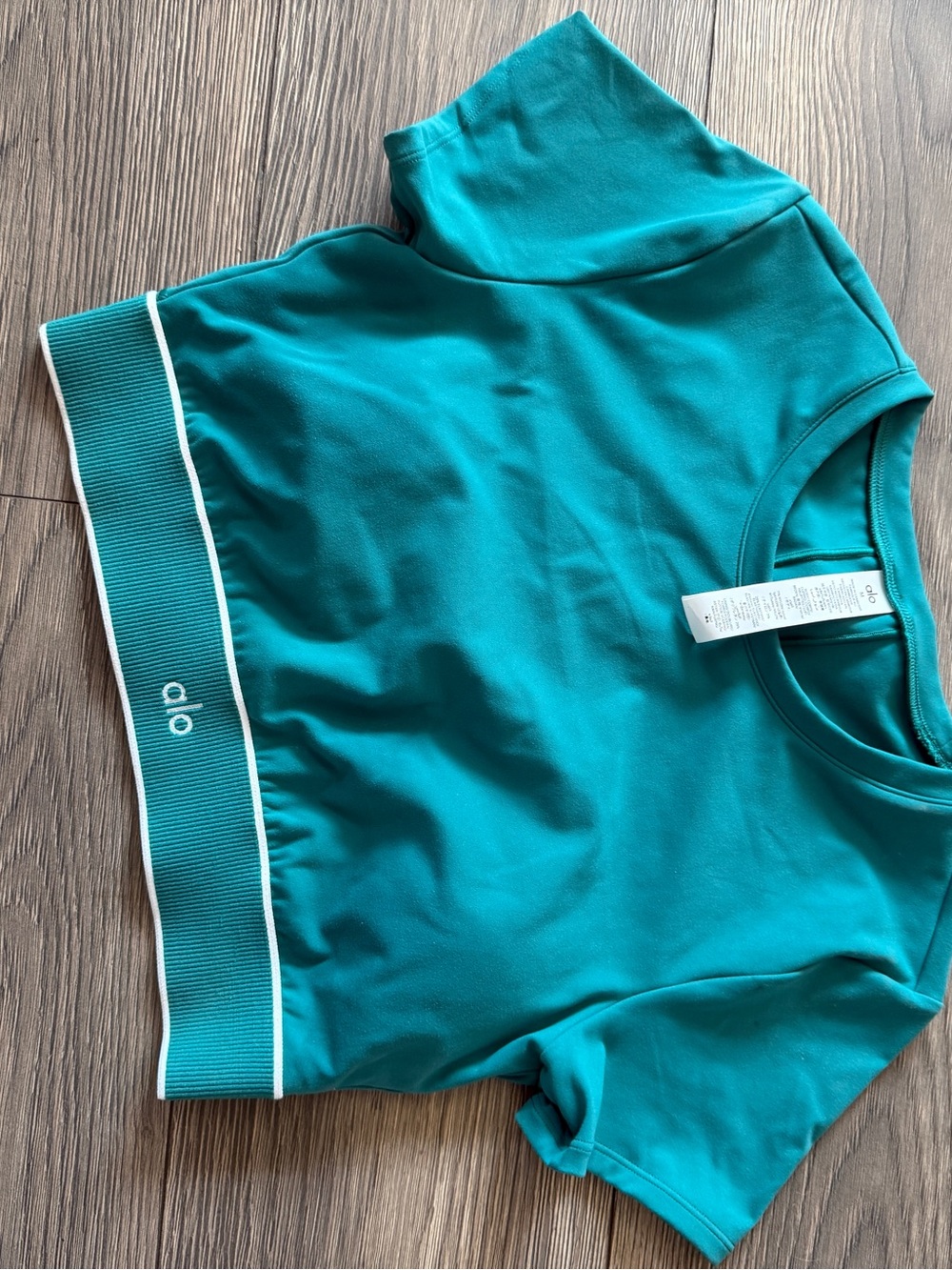 ALO Yoga Teal Crop Top with Contrast Hem